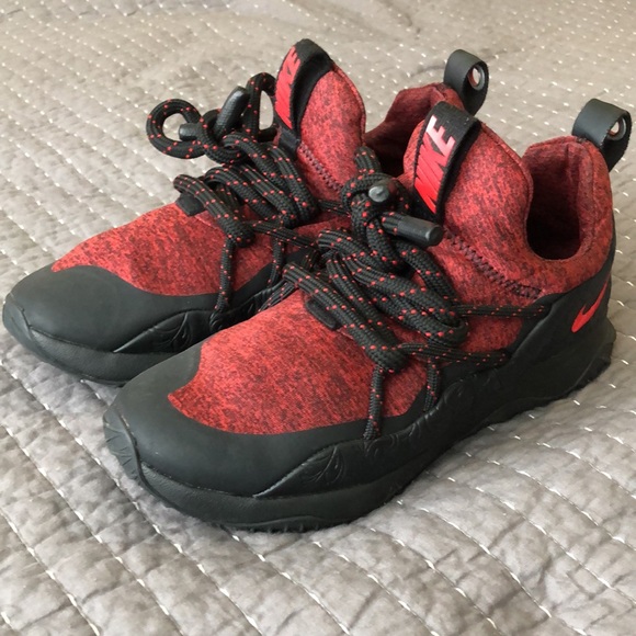 WMNS Nike City Loop - Picture 2 of 3